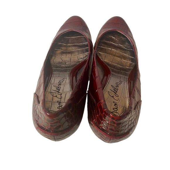 Sam Edelman Leather Upper Faux Alligator Burgundy Colored Cone Heel Pumps. - Picture 5 of 6